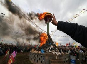 Nevruz ateşi barış için yandı