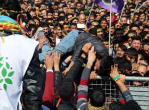 Nevruz kutlamasında korkutan izdiham