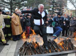 Vali Nevruz ateşinde yanıyordu