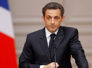 Sarkozy geri döndü