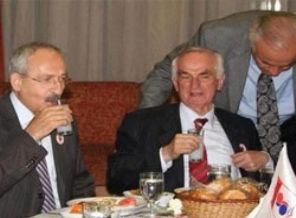 CHP'de seçimlere kadar içki yasağı!