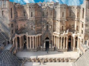 Suriyeli muhalifler tarihi kasabayı ele geçirdi