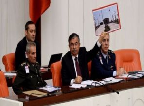 Yunanlar, Türk adalarına bayrak mı astı?