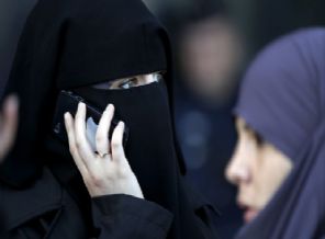 Fransa'da hamile kadına İslamofobik saldırı