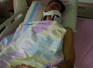 Gazeteciyi sopalarla dövdüler