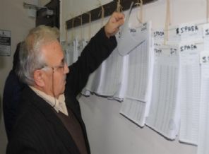 Seçmen listeleri askıdan iniyor
