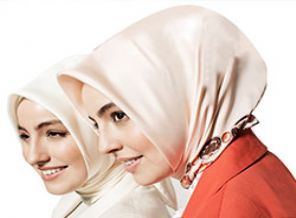 Sanata ayna tutuyorlar