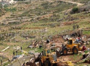 İsrail bir Filistin köyünü yıkıyor