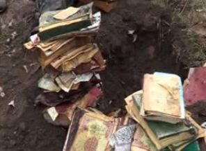 Onlarca Kuran-ı Kerim toprak altından çıktı