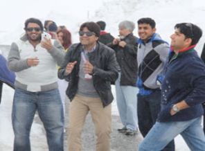 Araplar Rize'de ilk kez kar gördü