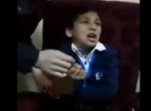 Aşıdan korkan çocuğun tepkisi güldürdü