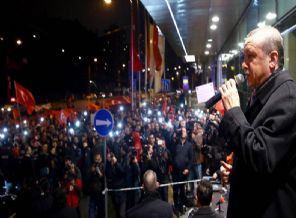 Erdoğan'ın Avrupa'daki gece yarısı mitingi ses getirdi