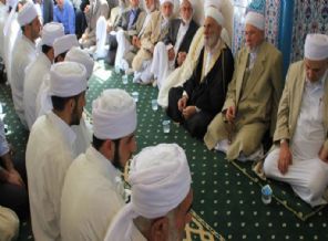 Paralelde yağmurdan kaçarken doluya tutunmak...