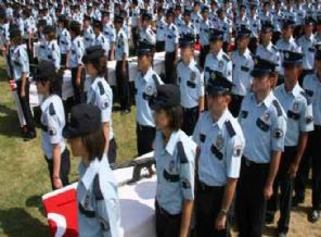 Paralelden gençlere ‘üç nokta namazı'