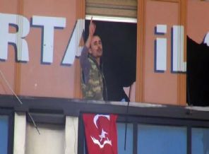 AK Parti Kartal İlçe Başkanlığı'na silahlı baskın