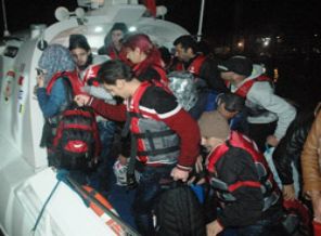 33 kaçak göçmen ölümden döndü