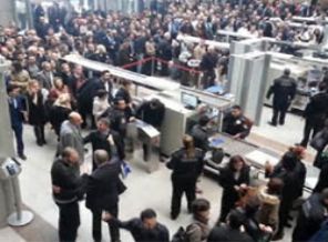 Adliye girişinde 'arama' gerginliği