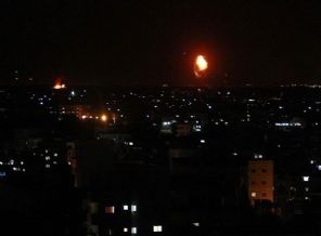 Savaş gemileri Husileri bombaladı