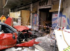 Trilyonluk Ferrari'yle dükkana girdi