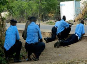 Üniversite baskını: 16 ölü