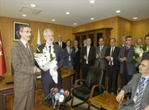 Mezun olduğu üniversiteye rektör oldu