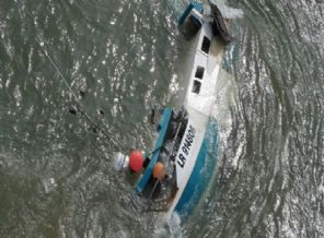 Yolcu teknesi battı: 5 ölü