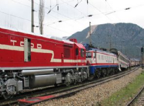 Yolcu treni raydan çıktı!