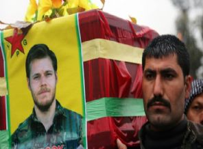 YPG militanı Ashley Johnston'a ağladılar