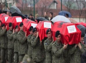 28 asker 17 yıl sonra defnedildi