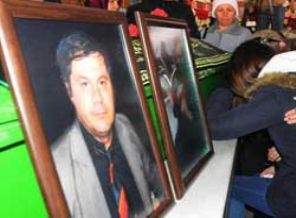 Öğretmen Öz'ü 3 bin kişi uğurladı