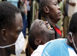 Saldırıdan dolaba saklanarak kurtuldu