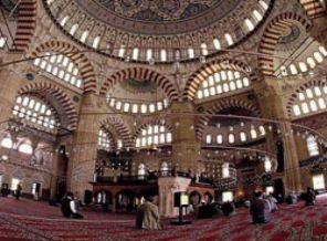 Selimiye Camisi'ne çorapsız girilemeyecek