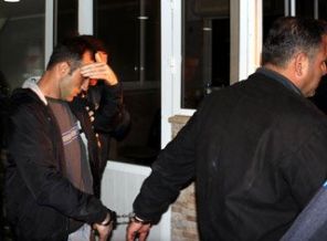 Öldürdüğü adamın aracında yakalandı