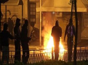 Yunanistan yine savaş alanına döndü