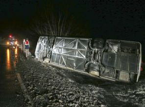 Eskişehir'de yolcu otobüsü devrildi