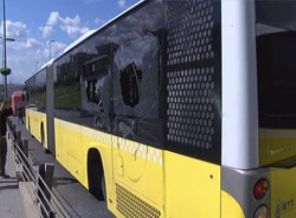 Metrobüsün tekerleği fırladı: Faciadan dönüldü