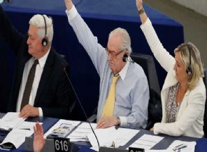 Müslümanları Nazilere benzeten Pen babasını ırkçılıkla suçluyor