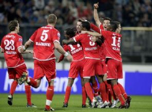 Twente parasızlıktan puanlarını sildiriyor!