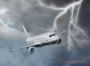 Uçağa yıldırım çarptı