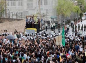 İran'da dev Suudi Arabistan protestosu