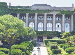 Robert Koleji'ne 'kanunlara uyun' davası