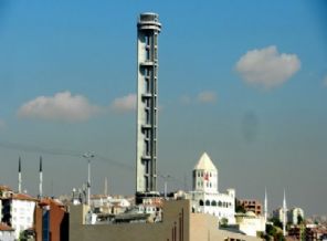 Cumhuriyet Kulesi yıkılıyor