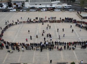Barış için halay çektiler