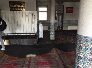 Almanya'da yine cami kundaklandı