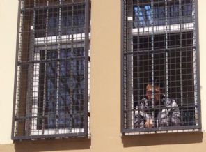 Bir bildiri dağıttı, 3 yıl hapis cezası aldı