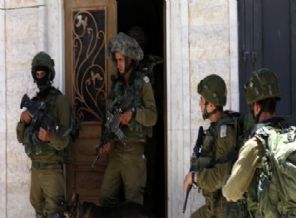 İsrail 17 Filistinliyi gözaltına aldı