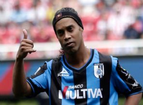 Ronaldinho bırakıyor!