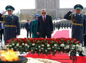 Vatan Koruyucuları Anıtı’nı ziyaret etti