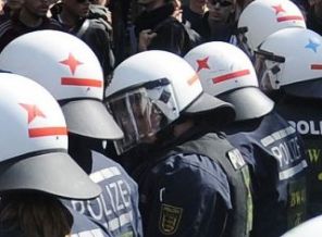 Almanya’da 7 Türk tutuklandı