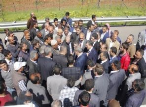 AK Parti'li adayların yolu kesildi